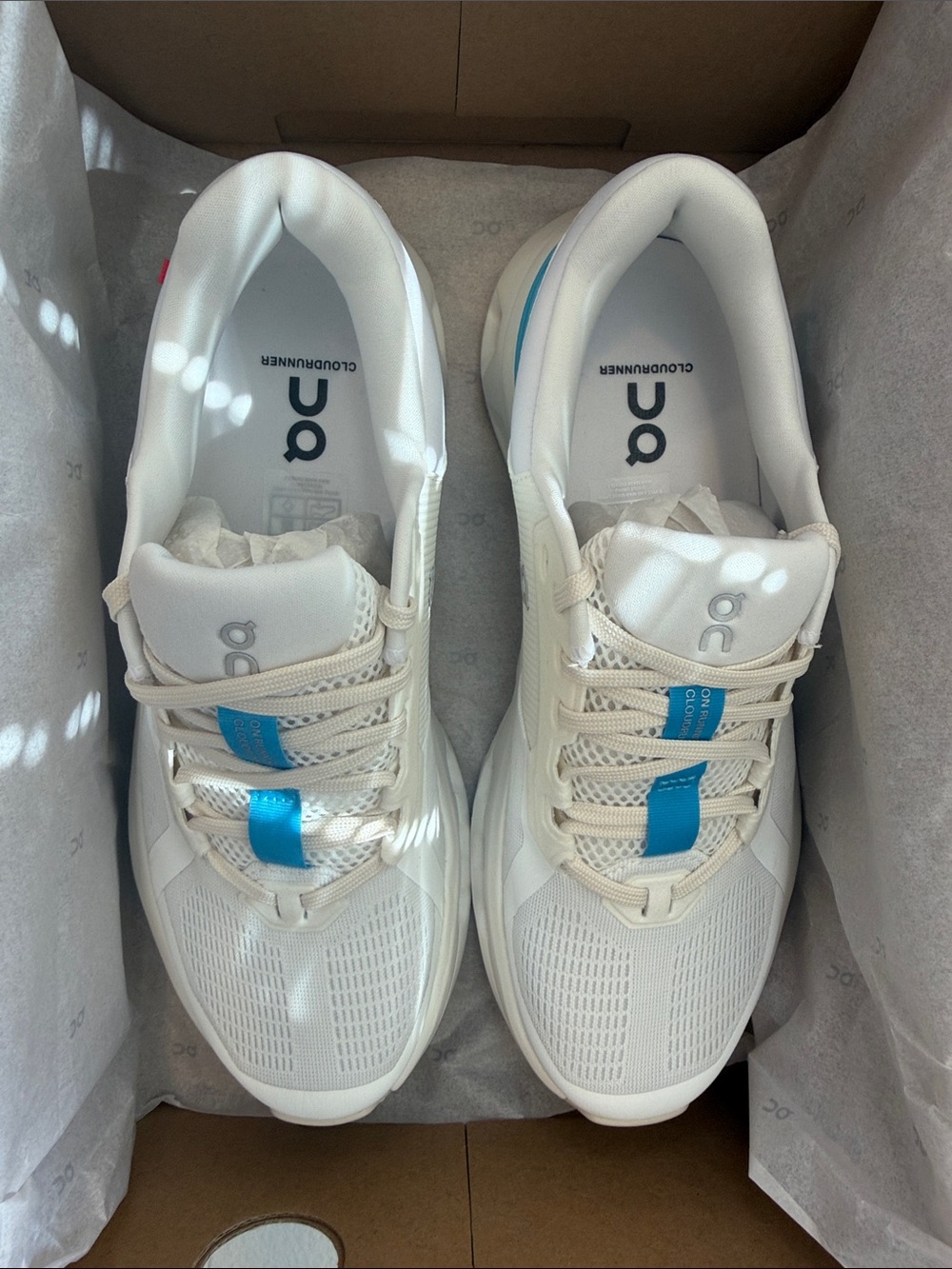 On Cloud Womens Lightweight White and Blue Sneakers NEVER worn brand new! - Picture 2 of 7